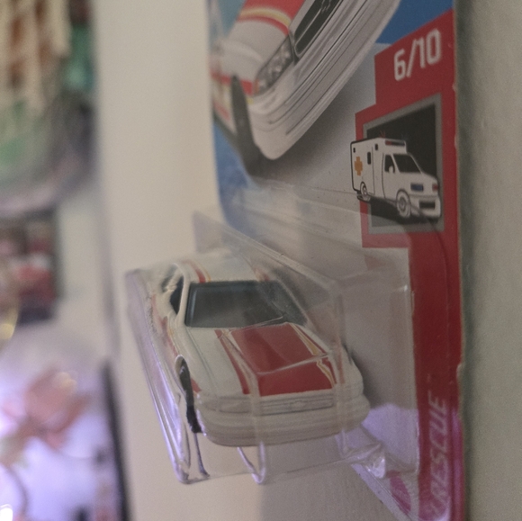 1996 Chevy Impala Fire Rescue Hot Wheels Rescue Series 6/10 Red & White - Picture 2 of 6